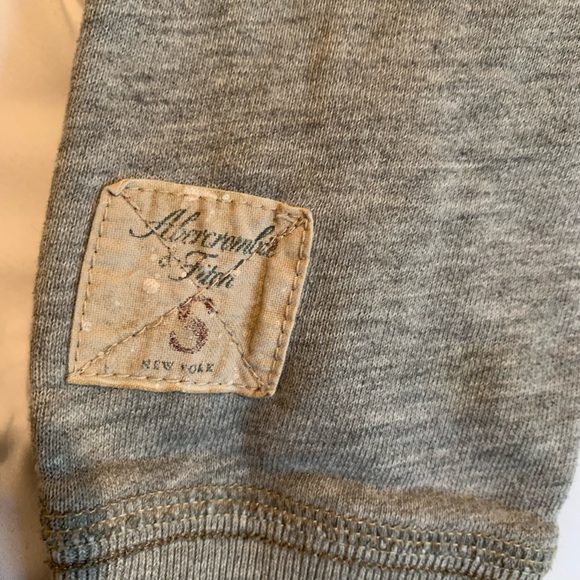 Vintage Abercrombie sweatshirt. Size Small. Gray color. - Picture 3 of 4